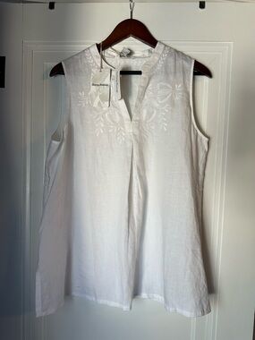 Tommy Bahama White Sleeveless Linen Embroidered V-Notch Top